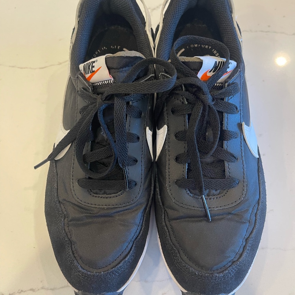 NIKE ATHLETIC SHOES 8.5 - Picture 4 of 6